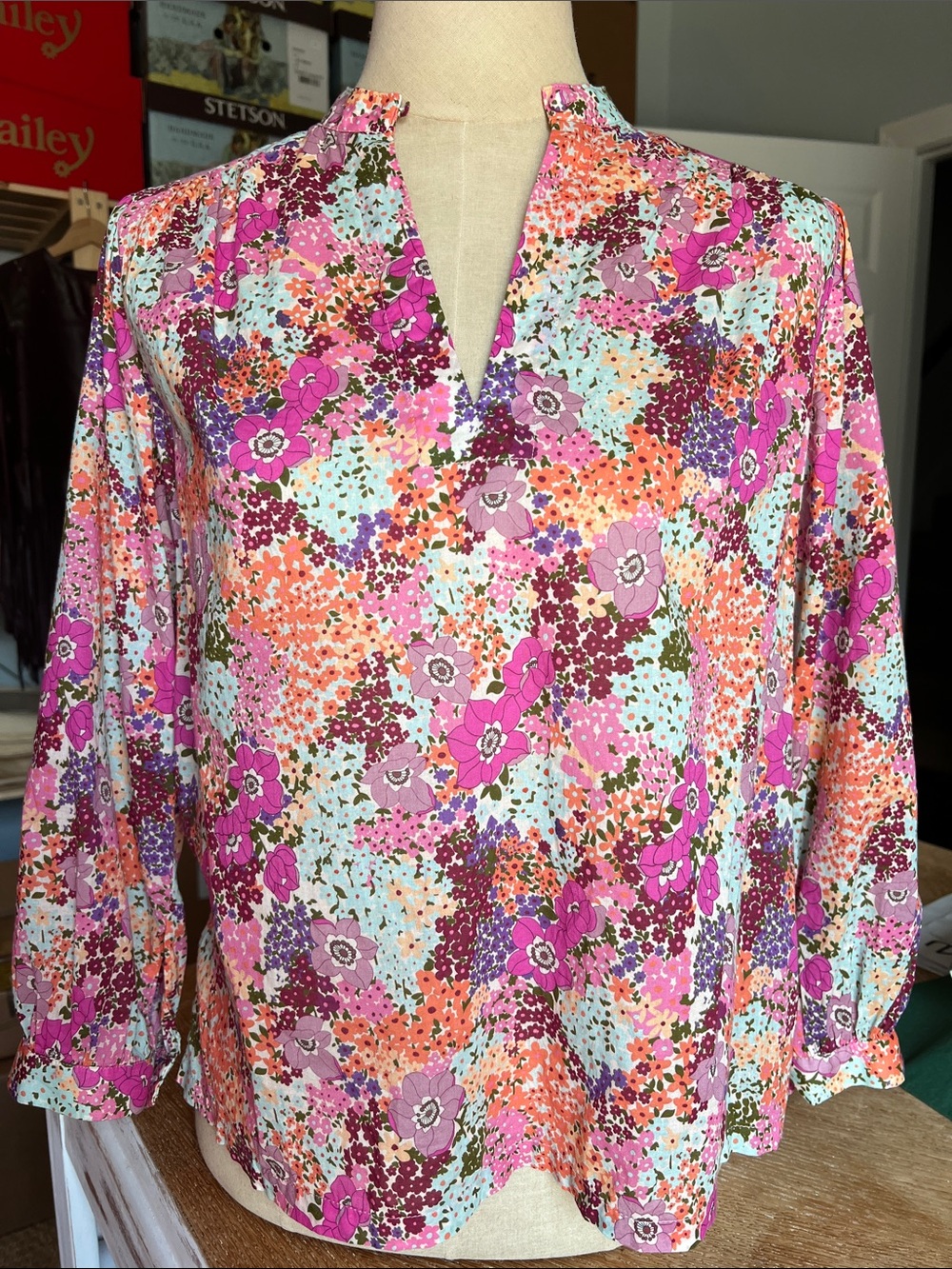 TROVATA- Floral Split-Neck Blouse - Pink Multi